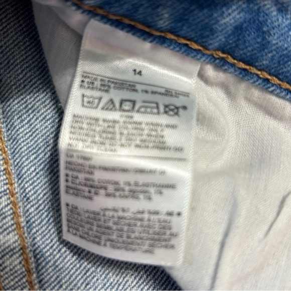 Old Navy High-Rise Denim Shorts - Picture 4 of 4